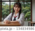 教室の女子高生 134834986