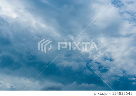 秋の空に雲が広がる25 134835543