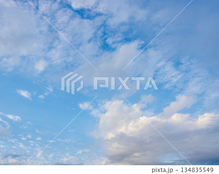 秋の夕暮れに輝く空と雲27 秋の夕暮れに輝く空と雲27 134835549