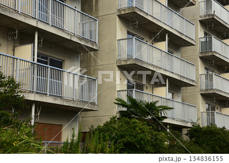 昭和に建てられた再開発予定の古い団地1 134836155