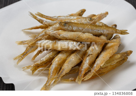 ワカサギの唐揚げ 134836808