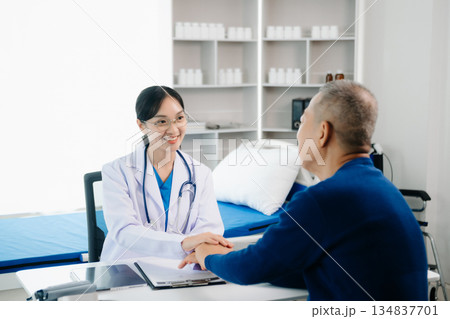 Asian female hands touching old male hand Helping hands take care of the elderly concept Asian female hands touching old male hand Helping hands take care of the elderly concept 134837701