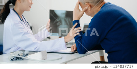 Female doctors, specialists in treatment, make an appointment to meet patients after x-ray and explain medical information Medicine and health care concept 134837717
