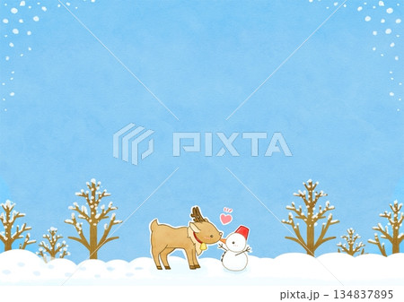 トナカイと雪だるまの雪景色の手書き風イラスト 134837895
