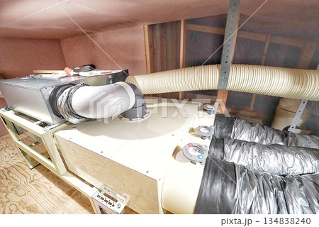 小屋裏に大型空調設備がある新築住宅の工事 小屋裏に大型空調設備がある新築住宅の工事 134838240