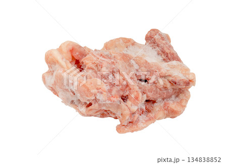国産の鶏ガラ（組ガラ）凍結品【白背景・切り抜き】 134838852