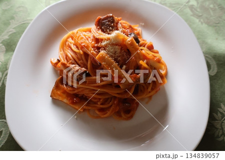 エリンギとツナのトマトソースパスタ 134839057