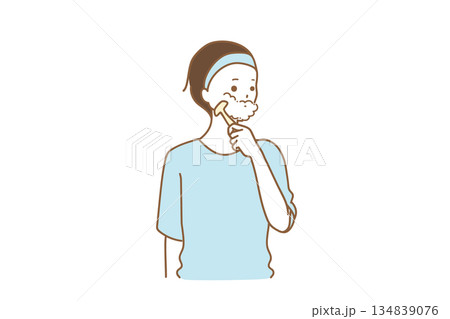 ヒゲを剃る男性 134839076