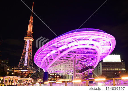 中部電力 MIRAI TOWER(名古屋テレビ塔)とオアシス21の夜景 中部電力 MIRAI TOWER(名古屋テレビ塔)とオアシス21の夜景 134839597