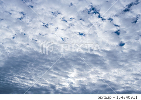 秋の空 雲中の太陽が雲を輝かす18 秋の空 雲中の太陽が雲を輝かす18 134840911