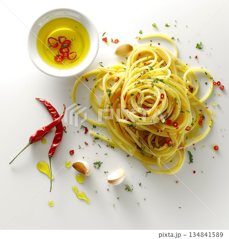 アーリオ・オーリオ　スパゲティ　白背景 134841589