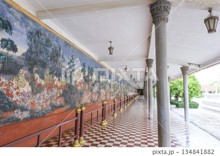 シルバーパゴダの周囲を囲む壁画 134841882