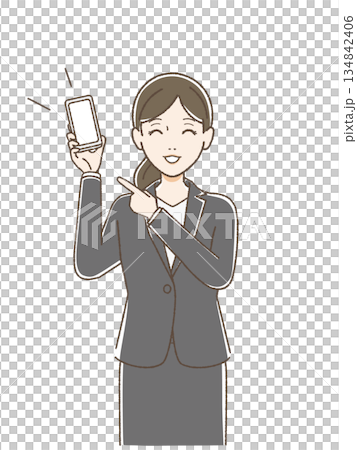 片手でスマホを持ち指をさして笑顔で話すスーツの女性 134842406