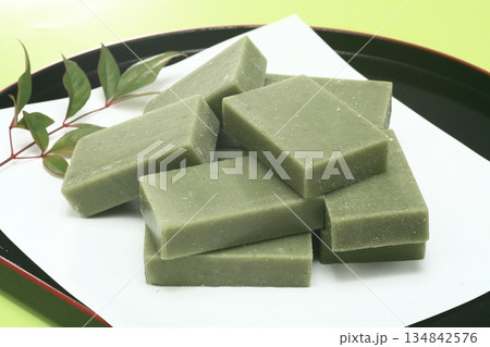 よもぎ切り餅 134842576