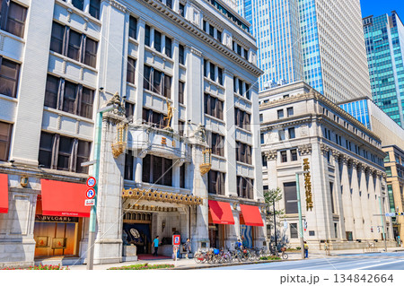 東京　中央区　日本橋三越本店と三井本館 134842664