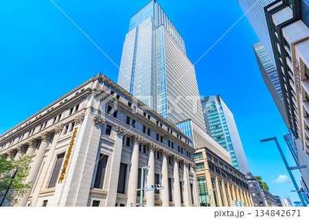 東京　中央区　三井本館と日本橋三井タワー 134842671