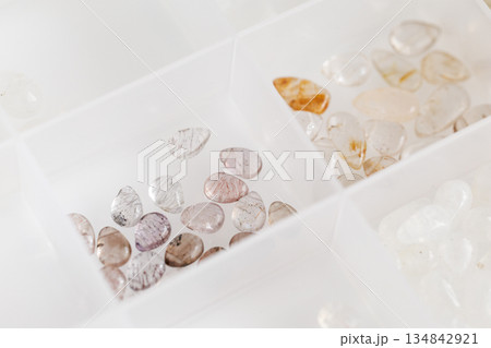 天然石 ルース セット ケース入り 整理 収納 ルチルクォーツ 宝石素材 ハンドメイド 134842921