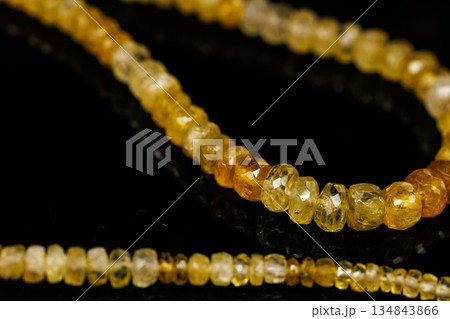 希少 イエロークロムダイオプサイド ボタンカット 連材 黄色 宝石素材 天然石 134843866