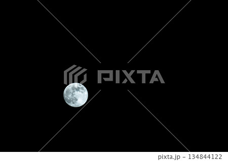 満月 月 夜空 ブルームーン スーパームーン 天体観測 背景素材 宇宙 134844122