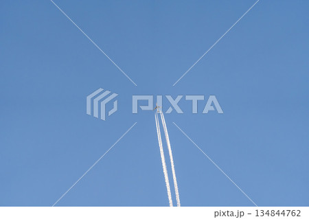 ひこうき雲と飛行機 134844762