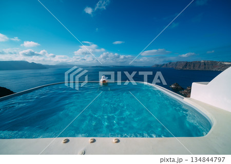 ギリシャのサントリーニの美しい風景 134844797