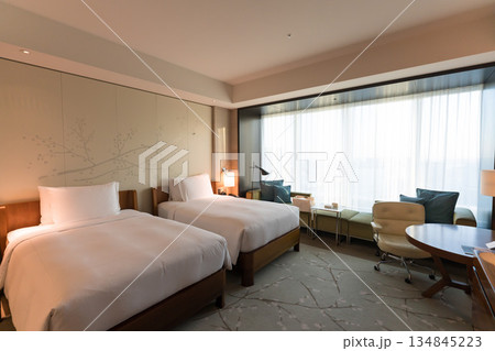 東京の高級ホテルの客室 134845223
