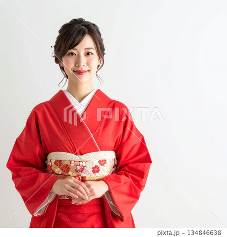 和モダン 赤い着物の女性 スタジオ撮影 134846638