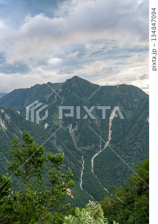 天狗原から見る朝焼けの西岳 槍沢から大キレット縦走登山 天狗原から見る朝焼けの西岳 槍沢から大キレット縦走登山 134847094