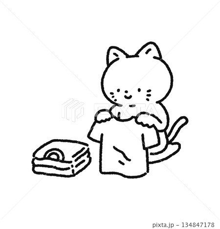 洗濯物をたたむネコ　線画 134847178