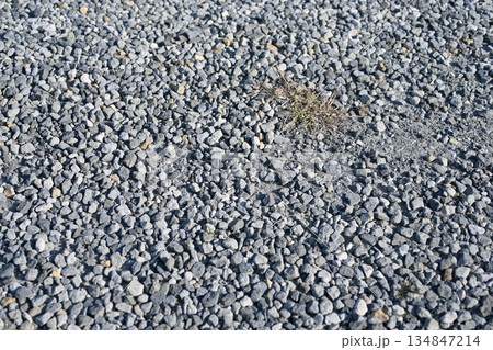 砂利 砂利道 地面 駐車場 庭 イメージ 134847214