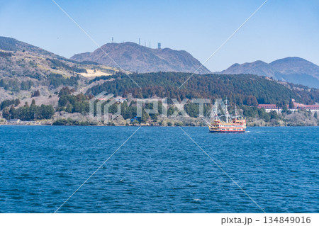 芦ノ湖の箱根海賊船の風景 134849016