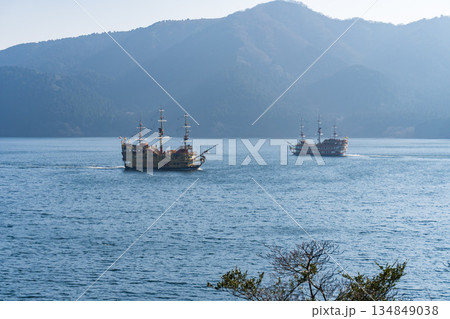 芦ノ湖の箱根海賊船の風景 芦ノ湖の箱根海賊船の風景 134849038