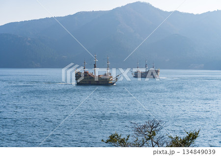 芦ノ湖の箱根海賊船の風景 134849039