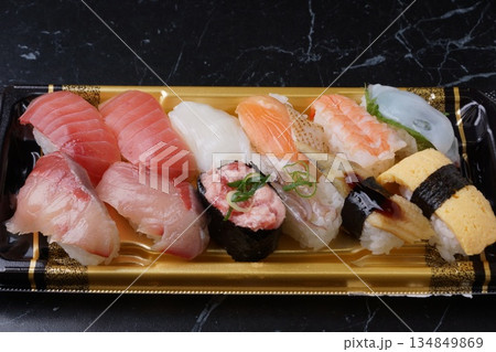 にぎりすし弁当 134849869