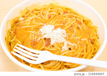 本ズワイ蟹のせた美味しいトマトクリームパスタ 本ズワイ蟹のせた美味しいトマトクリームパスタ 134849947