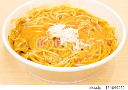 本ズワイ蟹のせた美味しいトマトクリームパスタ 134849951