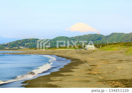 平塚漁港から眺める霊峰『富岳』…【富士山】 134851120