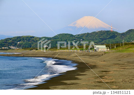 平塚漁港から眺める霊峰『富岳』…【富士山】 134851121