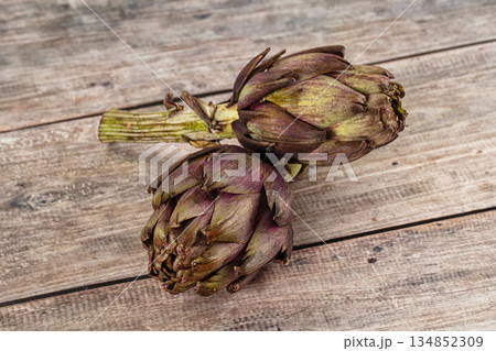 Organic food - Ripe raw green artichoke 134852309
