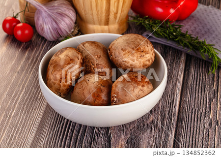 Raw brown champignon heap for cooking Raw brown champignon heap for cooking 134852362