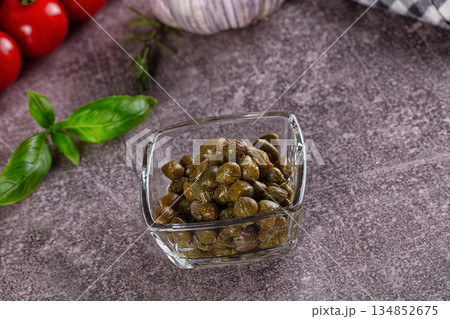 Canned marinated capers buds heap 134852675