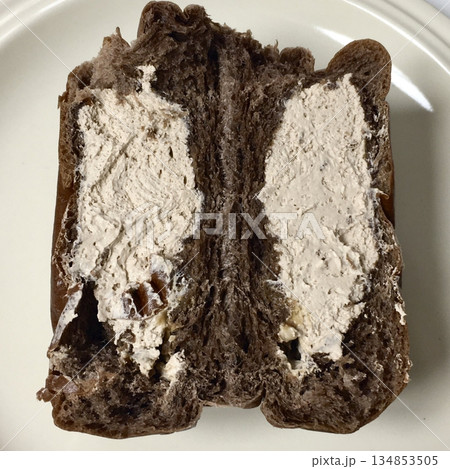 Soft and fluffy cream bread (크림빵) filled with sweet, silky cream, offering a perfect bite of pillowy texture and rich, creamy indulgence in every delightful mouthful. 134853505