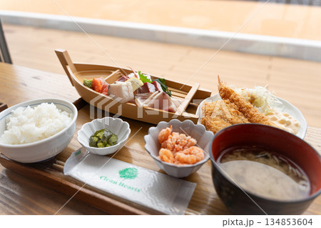 美味しい刺身御膳 134853604