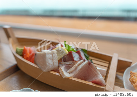 おいしい舟盛り 134853605