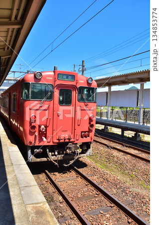 兵庫 JR山陰本線城崎温泉駅構内に停車中のキハ40系気動車 兵庫 JR山陰本線城崎温泉駅構内に停車中のキハ40系気動車 134853774