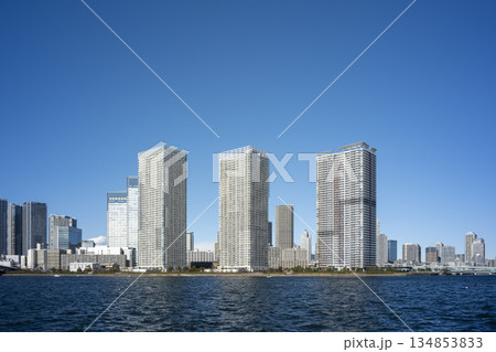 冬の青空と豊洲から見た晴海 晴海運河 東京都江東区豊洲 冬の青空と豊洲から見た晴海 晴海運河 東京都江東区豊洲 134853833