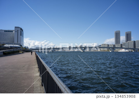 冬の青空と豊洲からの風景 晴海運河 冬の青空と豊洲からの風景 晴海運河 134853908