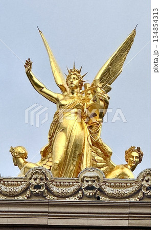 オペラ座_ガルニエ宮_女神像 134854313
