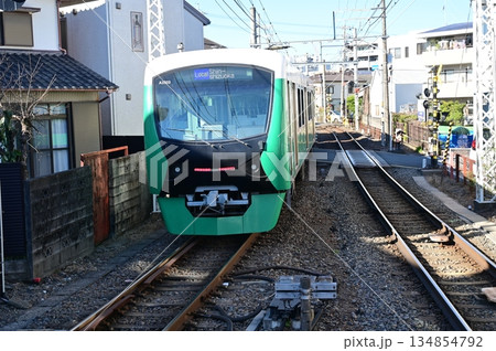 音羽町駅（おとわちょうえき）静岡鉄道　通過中の列車 134854792
