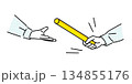 バトンを次世代の若者に手渡す手のイラストー企業ー工業、倉庫、運送系ービジネスアイコンイラスト素材 134855176